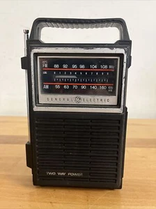 General Electric VTG Portable AM/FM Radio Two Way Power Model 7-2800B Works - Picture 1 of 8