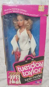 Bambola Ideal 1978 Tuesday Taylor Super Model mai rimossa dalla scatola NRFB Walks - Foto 1 di 5