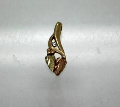 COLGANTE LANDSTROM'S 10k BLACK HILLS Oro y Diamante Diseño Hoja de Uva, Pequeño Foto 1 de 4