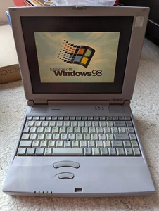retrogaming portable toshiba satellite 4010cdt Windows 98 pentium ii 266 - Photo 1/12