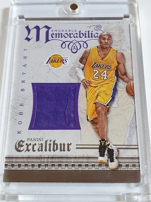 2015 Panini Excalibur Коби Брайант #НАШИВКА Футболка игрового ношения - Готова к Оценке - Изображение 1 из 3