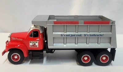 NOVO Caminhão basculante First Gear 1960 modelo B-61 Mack 1:34 Blaschak Coal Corp 19-1993 - Imagem 1 de 4