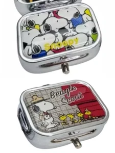 2x Snoopy Píldoras Organizador Caja Estuche Medicina Vitamina Caramelo Mini Contenedor de Almacenamiento - Imagen 1 de 4
