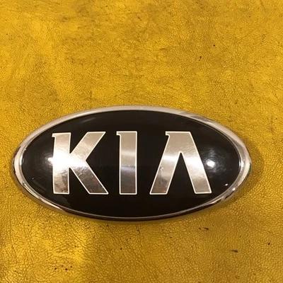Kia Sportage 2017-2020 parrilla delantera emblema logotipo P/n 86320-A4000 OEM Foto 1 de 4