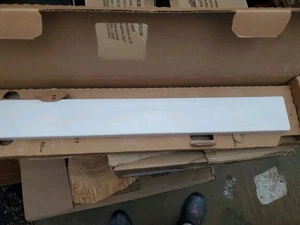 17-7/8 in. Cultured Marble Sidesplash in White - New - Picture 1 of 2
