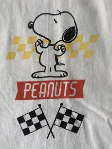 PEANUTS~COCHE DE CARRERAS~Snoopy~”NECESIDAD DE VELOCIDAD”~Unisex~Hombres/Mujeres~Camiseta Pequeña~NUEVA~SH RÁPIDO - Imagen 1 de 5