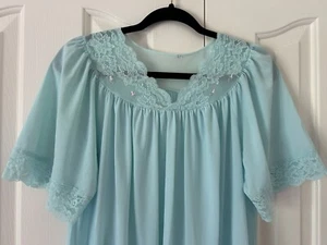 Shadowline - Sz M - Aqua Mint Green Long Nightgown With Lace & Floral Detailing - Picture 1 of 10