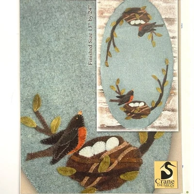 Apliques de lana de nido de pájaro Robin Awakenings diseño de grúa con patrón de corredor de mesa Foto 1 de 4