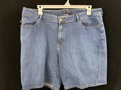 LEE jeans shorts size 22W blue denim 9" inseam Bermuda embroidered pockets - Image 1 of 4