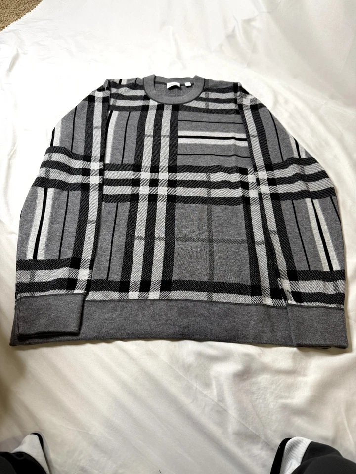 Suéter Burberry Jacquard de Lana a Cuadros y Rayas en Gris Talla L Foto 1 de 4