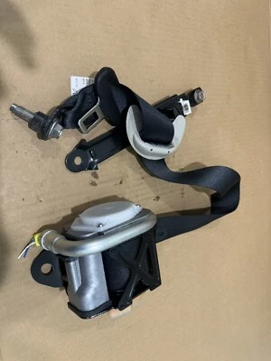 CONJUNTO CINTURÓN SEGURIDAD PASAJERO DELANTERO DERECHO INFINITI M37 M56 Q70 2011-2019 OEM Foto 1 de 4