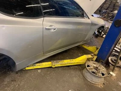 Passenger Rh Rocker Moulding Poant COde-M8s Hyundai Genesis 2dr 2010-2016 - Imagem 1 de 4