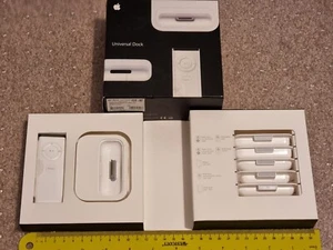 APPLE UNIVERSAL DOCK GENUINE IPOD DOCKING STATION A1256 REMOTE ADAPTER MB125G/A - Picture 1 of 8