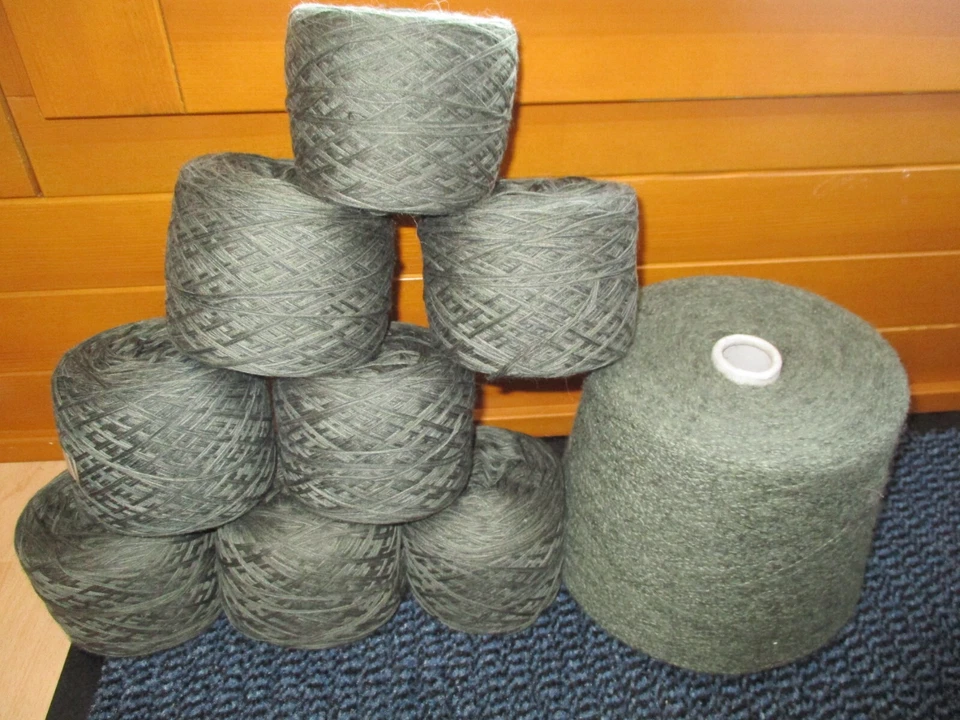 1250g Wolle + Kaschmir Strickwolle  + 1100g Wolle + Baumwolle Mischgarn, GRÜN - Bild 1 von 4