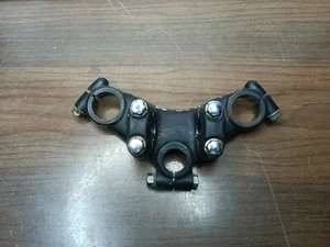 Kawasaki KE 100 Triple Tree Top Bridge Top Clamp - Imagen 1 de 6