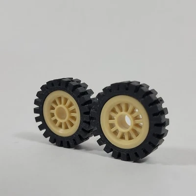 Anos 90 LEGO Adventurers Desert Car Truck Plane 2x2 rodas TAN pneus com raios 30155 - Imagem 1 de 3