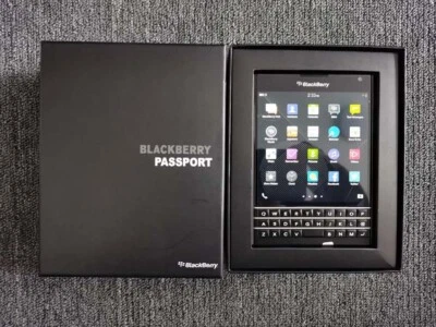 Teléfono Celular BlackBerry Passport Q30 (SQW100-1) 32GB 13MP LTE QWERTY Teclado 4.5" Foto 1 de 4