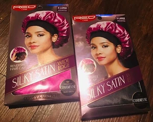 GORRA PARA EL CABELLO REVERSIBLE DE BORDE ANCHO SATÉN SEDOSO ROJO BY KISS - X GRANDE NEGRA Y ROSA (2) - Imagen 1 de 2