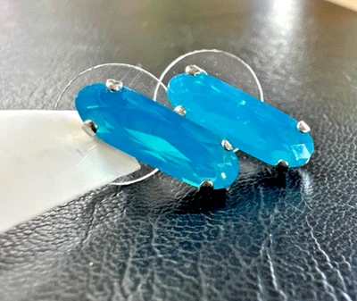 Pendientes largos ovalados de mariana con poste único en "ópalo azul" - rodio Foto 1 de 4