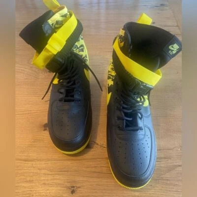 Nike. Zapatillas para hombre SF Special Field Air Force 1 negras dinámicas amarillas s13 Pre Foto 1 de 4