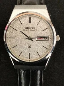 Reloj SEIKO Grand Quartz 9943-8020 esfera dorada día-fecha vintage batería nueva años 80 - Imagen 1 de 4