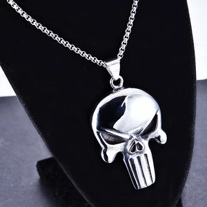 Collana con ciondolo punitore in argento - Foto 1 di 3