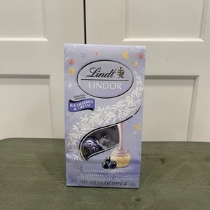 Lindt Lindor 5.1 oz. BLUEBERRIES & CREAM White Chocolate Truffles NEW FRESH - Picture 1 of 4