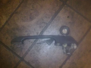 MANIGLIA ESTERNA PORTIERA SX ANTERIORE Volkswagen Golf II (19E) - Foto 1 di 3