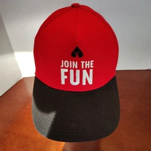 CAPPELLO BERRETTO BASEBALL ROSSO E NERO CARNIVAL CRUISES PREMIER JOIN THE FUN PLAYERS CLUB - Foto 1 di 6