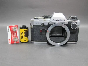 OLYMPUS OM10 analoge Spiegelreflexkamera 35 mm nur Gehäuse silber - Bild 1 von 10