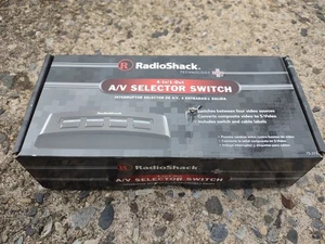 Radio Shack 15-313 S Video Composite A/V 4 in 1 out Video Selector Switch - Picture 1 of 3
