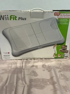 Nintendo Wii Fit Plus Balance Board Bundle + OVP (Spiel enthalten) - Bild 1 von 16