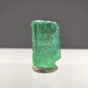 0.745ct GEMMY Beryl var. Emerald / Muzo, Colombia / Rough Crystal Gemstone - Picture 1 of 17