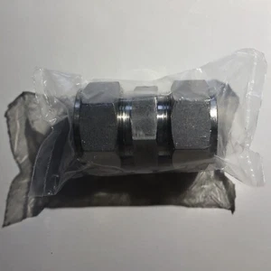 Swagelok SS-1610-6 Stainless Steel Swagelok Tube Fitting, Union, 1 in. Tube OD - Picture 1 of 4