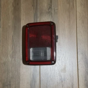 Jeep Wrangler JK OEM Left Side Rear Tail Light Lamp 2007-2018 - Bild 1 von 4