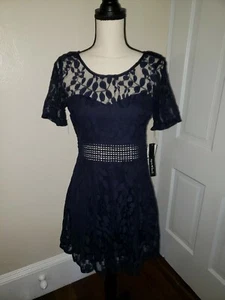 Vestido de manga corta de encaje azul marino con corazones de lentejuelas, transparente en el medio. Talla 9 Nuevo con etiquetas - Imagen 1 de 9