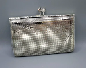 Vtg Whiting & Davis Silver Mesh Evening Clutch w Rhinestone Kiss Clasp  - Picture 1 of 13