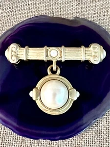 Vintage Gold Tone Brooch With Dangle Drop Faux Pearl Cabochons Estate Jewelry - Picture 1 of 5