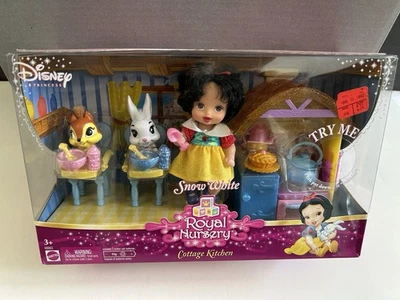 2007 Disney Princess Royal Nursery... SNOW WHITE. 4 Inch Doll - COTTAGE KITCHEN - Image 1 of 4