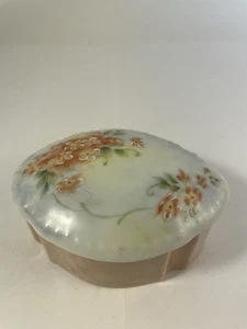 Caja de baratija pequeña vintage de porcelana pintada a mano en forma de huevo floral naranja firmada - Imagen 1 de 5
