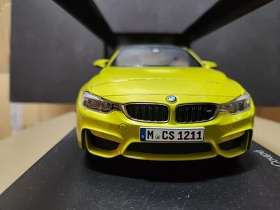 1:18 Paragon BMW 4er M4 F82 Coupe  Dealer Edition Yellow Diecast  - Image 1 of 4