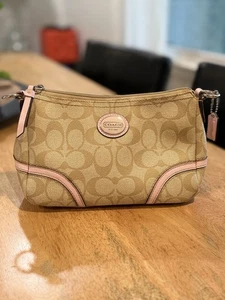 Cartera Coach de cuero recubierto beige y rosa sin correa - Imagen 1 de 12