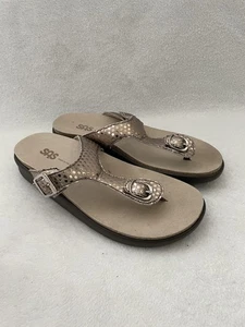 SAS Women Sanibel Thong Sandals 8.5 M Metallic Gold Leather Buckle Comfort - Picture 1 of 7