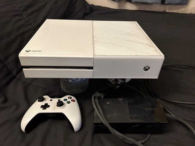 Xbox One S 1tb + Controle Xbox Series S + Jogo, Console de Videogame Xbox  One Usado 84930895