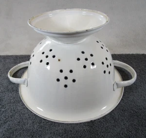 Lovely Quality Vintage Cream Enamel Farmhouse Style Colander / Strainer - Picture 1 of 10