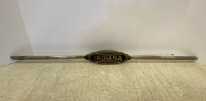 Emblema de guardabarros de parrilla de capó Indiana Motor Trucks de colección con moldura de acero inoxidable - Imagen 1 de 8