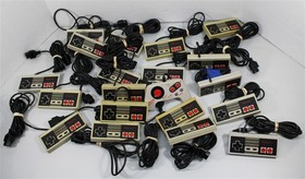 Lot of 20 Nintendo NES Controllers - For Parts / Repair