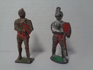 VINTAGE BARCLAY/MANOIL DRUCKGUSS METALL SPIELZEUG RITTER - 2er SET - Bild 1 von 6