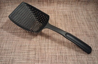 Pampered Chef  #1677 Plastic Slotted Hand Strainer Colander Spoon Scoop  - Image 1 of 4