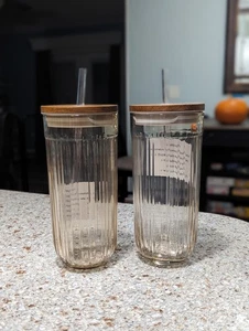 2 21 Unzen geriffeltes Glas Soda Limette Becher Holz Deckel Beige Herd & Hand mit Magnolie - Bild 1 von 3